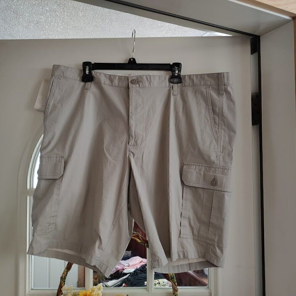 New Dockers Beige Cargo Shorts Size Men's 42 10 1/2 Inch Inseam